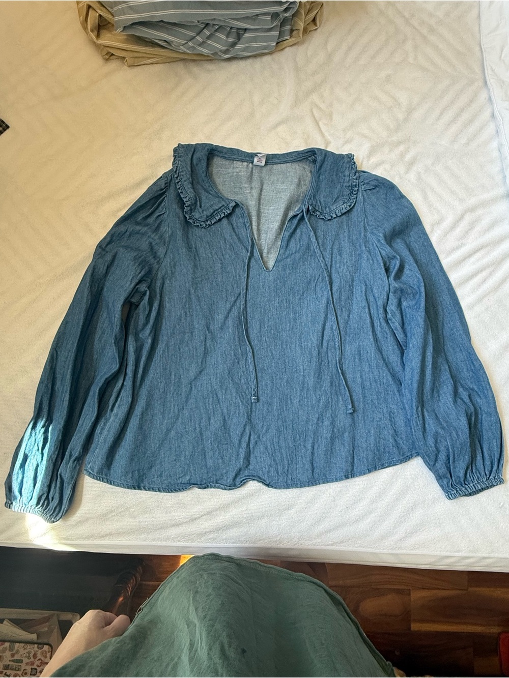 Old navy chambray ruffle collar top
